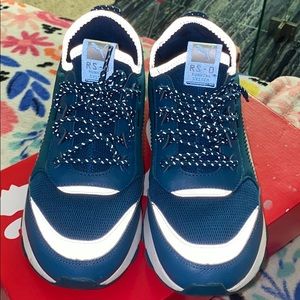 Women’s puma sneakers